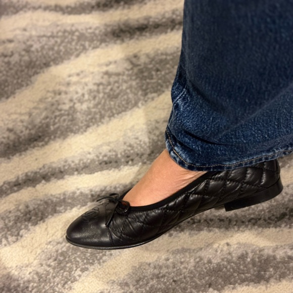 Chanel flats Black Aged Calfskin Quilted Cap Toe Ballerina Flats Size 37 - Picture 7 of 12